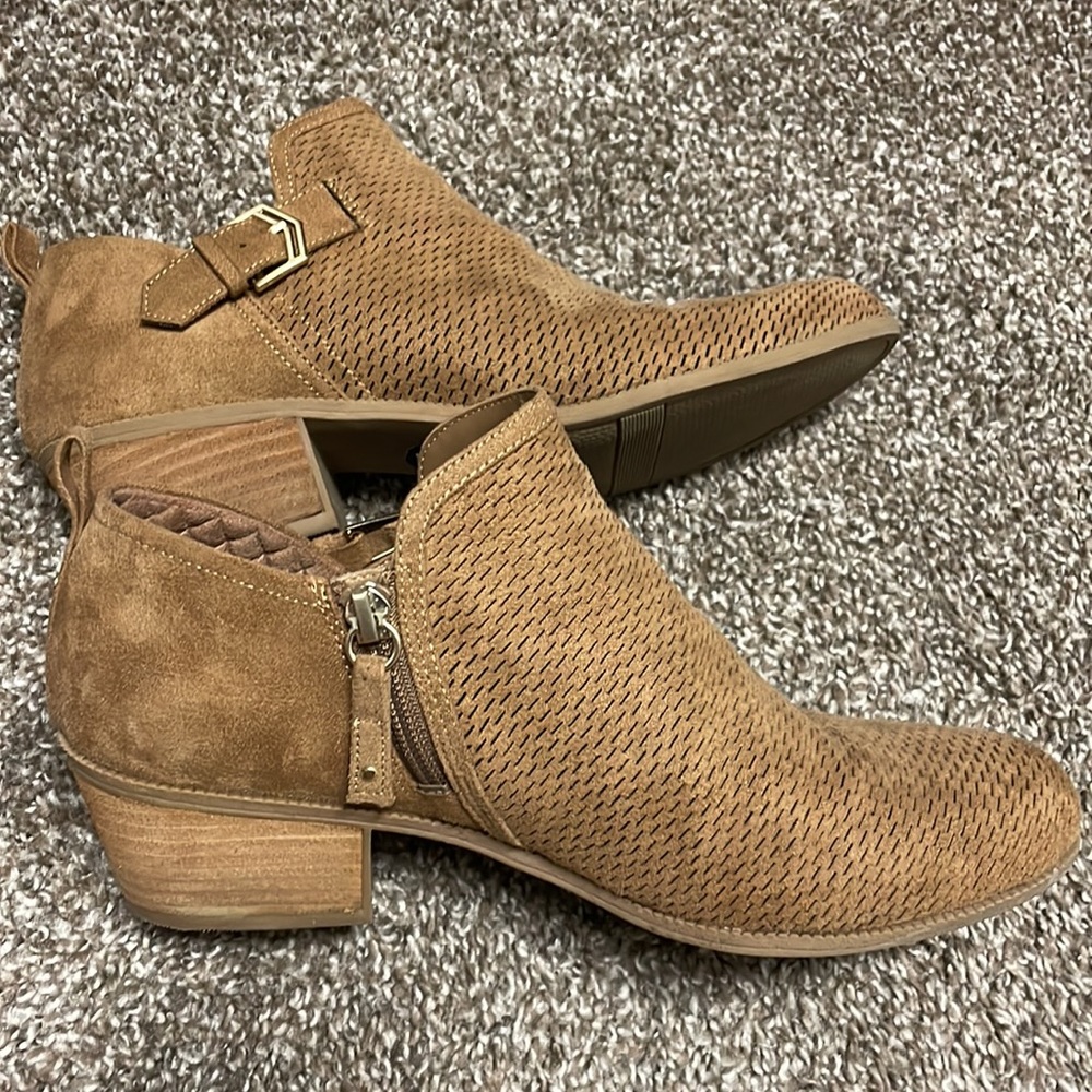 Dr. Scholl’s suede booties